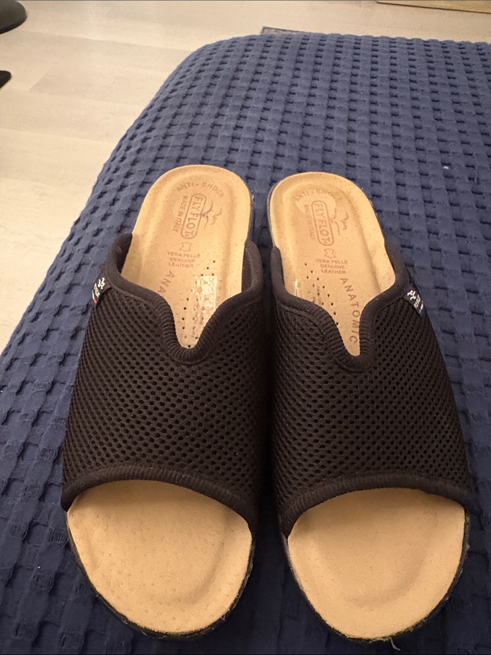 Comfort Slide Sandals in Black with Cushioned Footbed